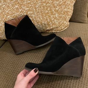 Lucky Brand Yakeena Black Suede Wedge Heel Booties, Sz 7